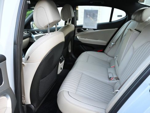 Used 2022 Genesis G70 2.0T w/ Prestige Package image 17