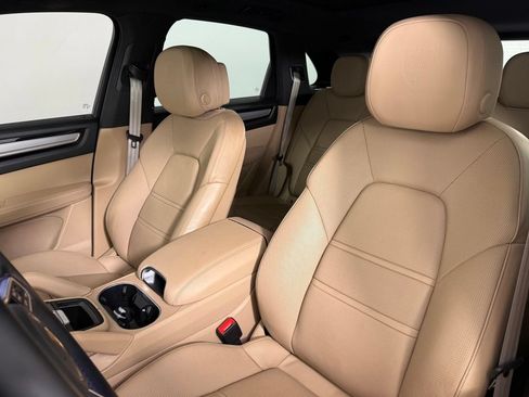 Certified 2022 Porsche Cayenne Platinum Edition AWD/4WD image 5