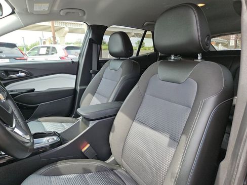 Used 2025 Chevrolet Trax LT w/ LT Convenience Package FWD image 16