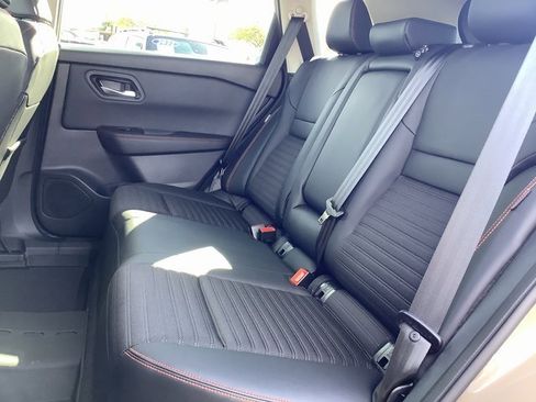 Used 2025 Nissan Rogue SV image 23