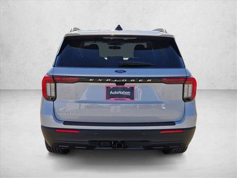 New 2026 Ford Explorer Active RWD image 8