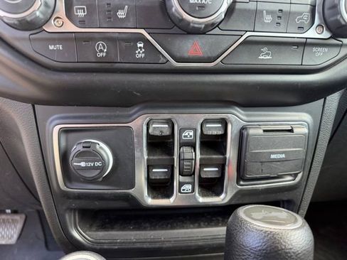 Certified 2022 Jeep Wrangler Unlimited Sport AWD/4WD image 17
