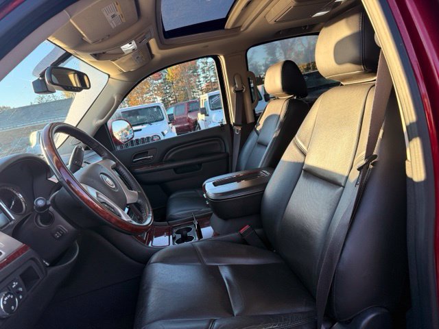 Used 2012 Cadillac Escalade Premium AWD/4WD image 6