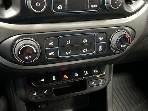 Certified 2022 Chevrolet Colorado LT w/ Luxury Package AWD/4WD image 17