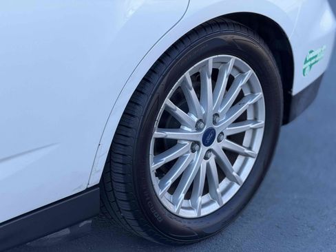 Used 2016 Ford C-MAX Energi SEL w/ Equipment Group 302A FWD image 15