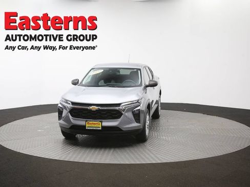 Used 2024 Chevrolet Trax LS FWD image 52