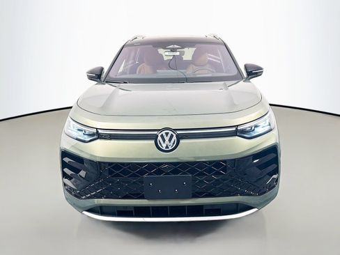 New 2026 Volkswagen Tiguan SEL R-Line AWD/4WD image 2