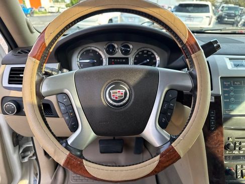 Used 2012 Cadillac Escalade ESV Luxury AWD/4WD image 16