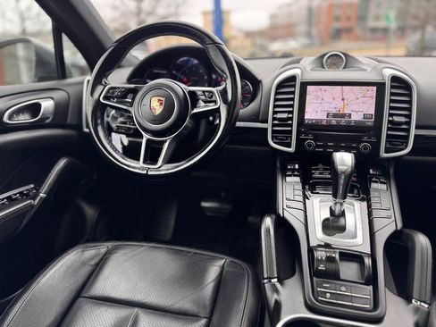 Used 2017 Porsche Cayenne Platinum Edition AWD/4WD image 16