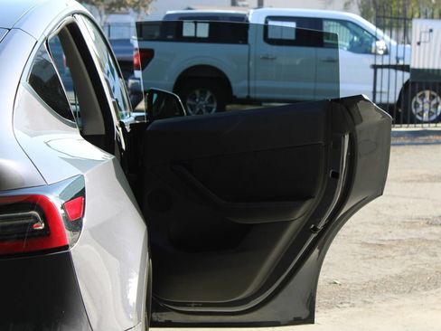 Used 2022 Tesla Model Y Performance AWD/4WD image 10