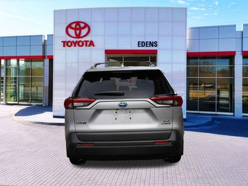 Used 2020 Toyota RAV4 XLE w/ All Weather Liner Package AWD/4WD image 4