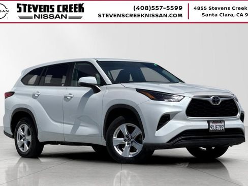 Used 2023 Toyota Highlander L FWD image 1