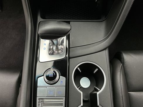 Certified 2025 Genesis G70 2.5T image 20