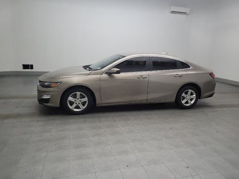 Used 2022 Chevrolet Malibu LT FWD image 2