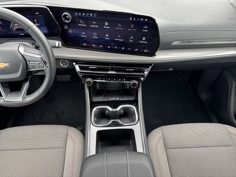 Used 2026 Chevrolet Traverse LT FWD image 18