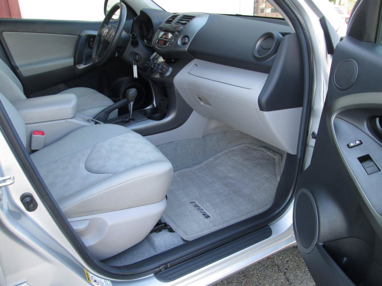 Used 2011 Toyota RAV4 4WD w/ Base L4 Extra Value Pkg image 25