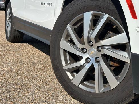 Used 2023 Chevrolet Equinox Premier image 2