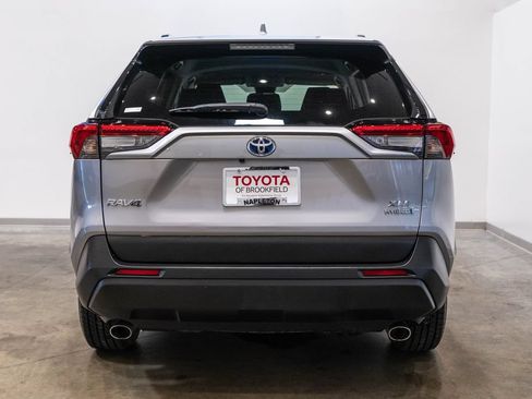 Used 2024 Toyota RAV4 XLE AWD/4WD image 8