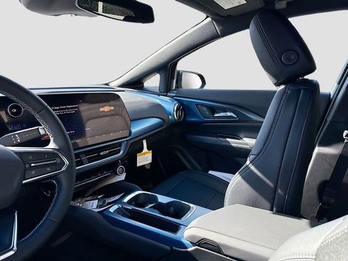 New 2026 Chevrolet Equinox EV LT FWD image 24