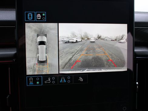 Used 2025 GMC Yukon AT4 w/ LPO, Floor Liner Package image 29