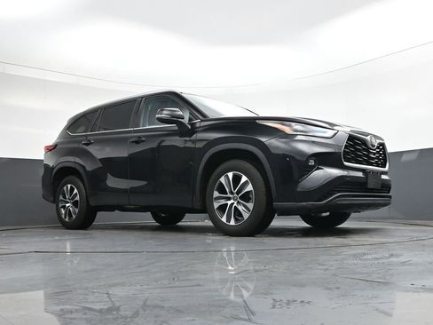 Used 2023 Toyota Highlander L image 37