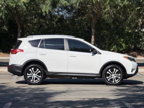 Used 2013 Toyota RAV4 LE AWD/4WD image 4