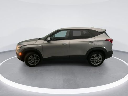 Used 2023 Kia Seltos LX AWD/4WD image 9
