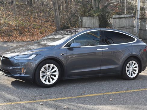 Used 2018 Tesla Model X 75D AWD/4WD image 2