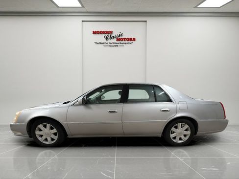 Used 2006 Cadillac DTS w/ Sun And Sound Package FWD image 2