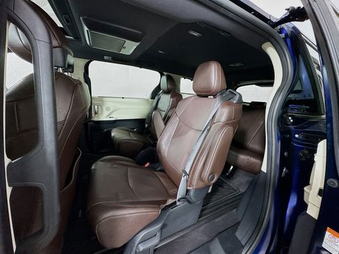 Certified 2023 Toyota Sienna Platinum AWD/4WD image 19