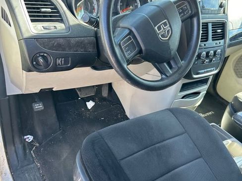 Used 2013 Dodge Grand Caravan SE image 2