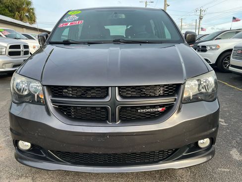 Used 2017 Dodge Grand Caravan GT image 3