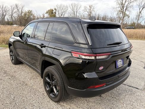 Used 2023 Jeep Grand Cherokee Altitude image 6