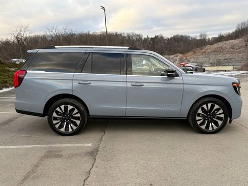 Used 2025 Ford Expedition Platinum w/ Driver's Package image 6