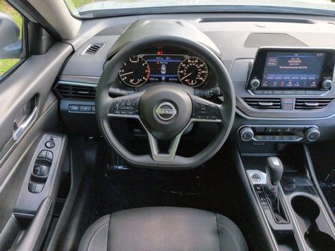 Used 2024 Nissan Altima 2.5 SV FWD image 14