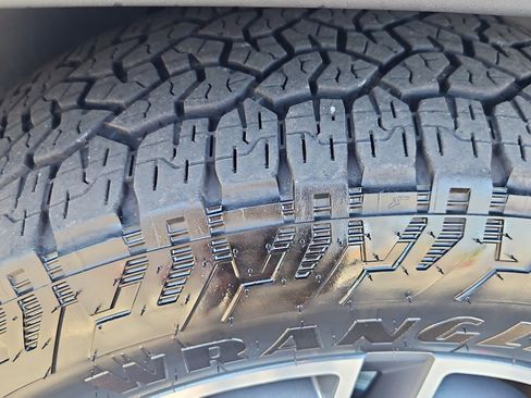 Used 2025 Rivian R1S Adventure image 36