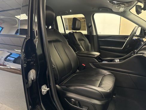 Used 2023 Jeep Grand Cherokee Limited w/ Trailer Tow Prep Group (B) AWD/4WD image 31