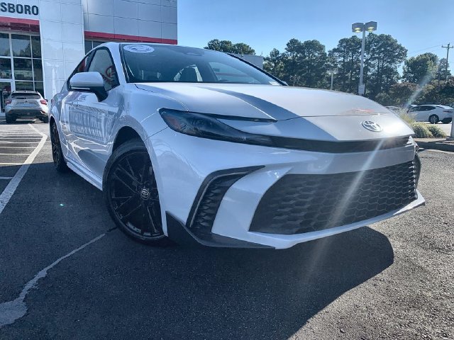 Used 2026 Toyota Camry SE FWD image 2
