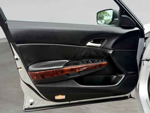 Used 2010 Honda Crosstour EX image 11