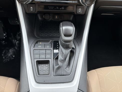 Used 2021 Toyota RAV4 XLE w/ Carpet Mat Package (TMS) image 21