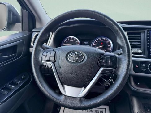 Used 2015 Toyota Highlander LE AWD/4WD image 31