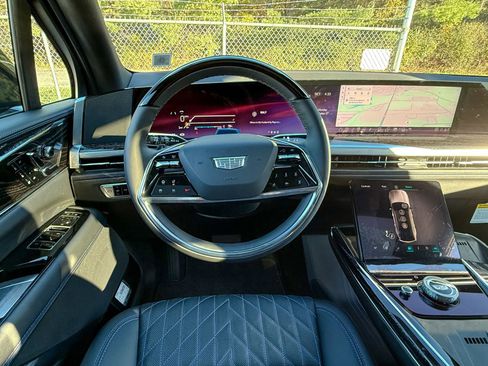 New 2025 Cadillac Escalade IQ Sport 1 w/ LPO, ONYX Package AWD/4WD image 32