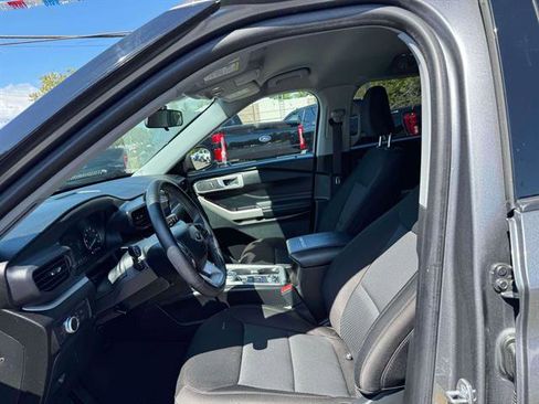 Used 2022 Ford Explorer XLT image 9