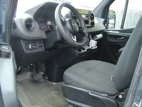 Used 2019 Mercedes-Benz Sprinter 170 image 2