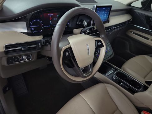 Certified 2022 Lincoln Corsair FWD w/ Premium Package image 18