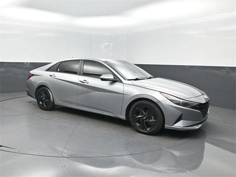 Used 2021 Hyundai Elantra SEL image 34