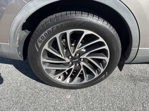 Used 2020 Lincoln Nautilus Reserve image 14