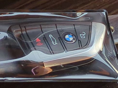 Certified 2023 BMW 530e xDrive w/ Premium Package image 34