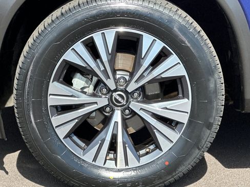 Used 2023 Nissan Rogue SV image 32