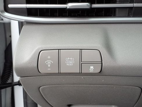 Used 2025 Hyundai Elantra Hybrid FWD image 19